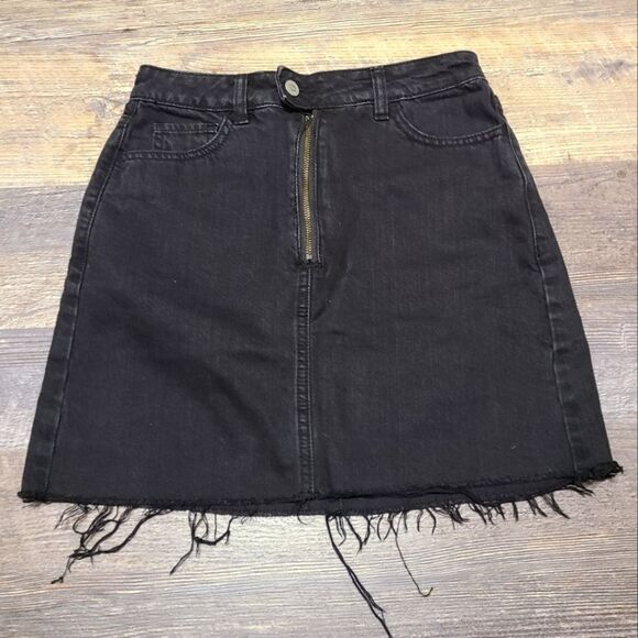 Hollister Dresses & Skirts - Hollister Ultra High Rise Black Raw Hem Jean Skirt